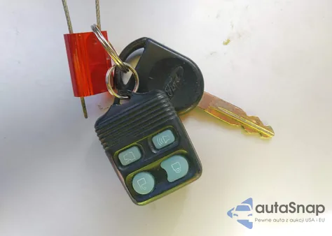 2008 Ford Focus Se/Ses from USA, damaged, VIN 1FAHP35N88W100768